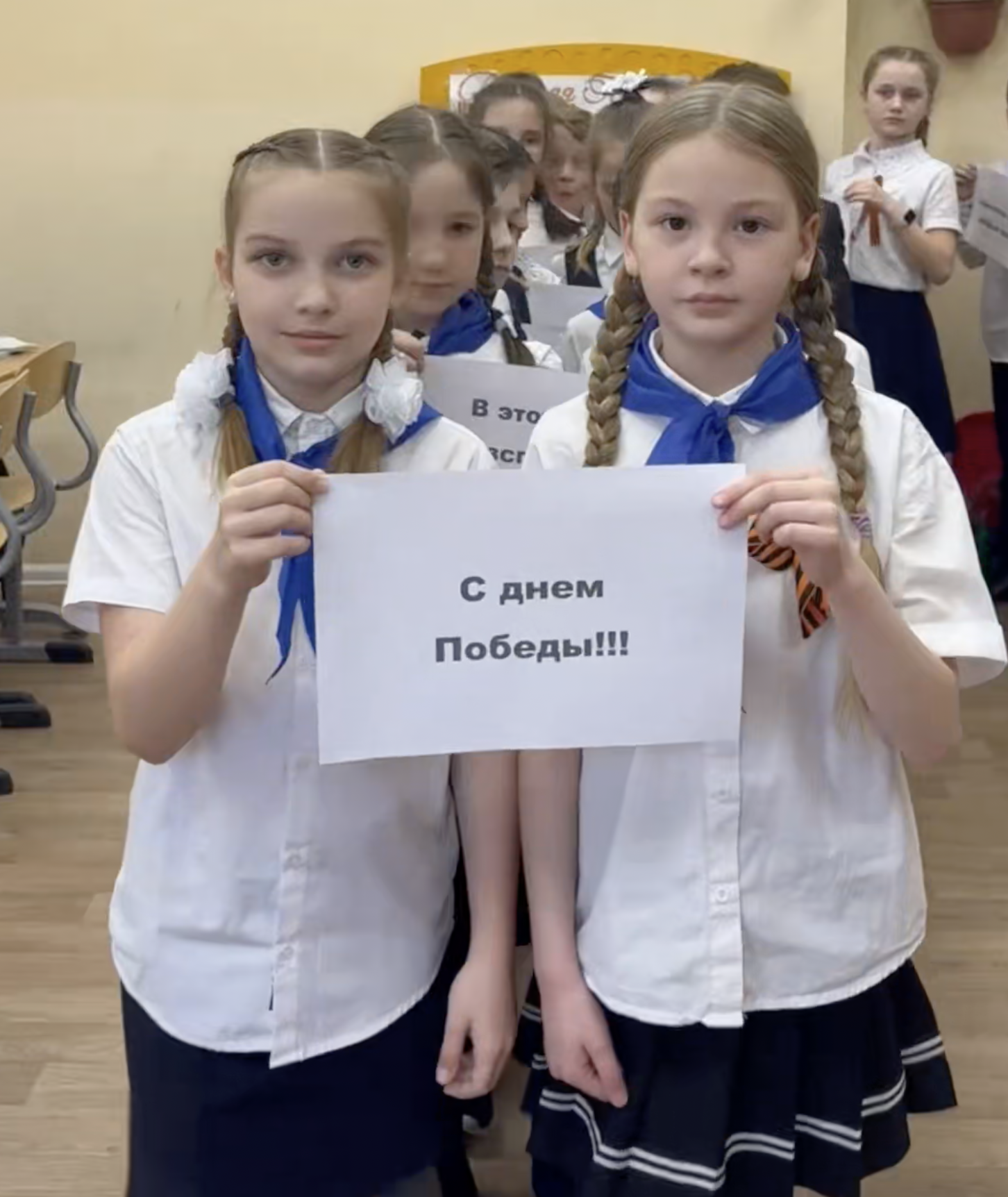 Орлята России поздравляют всех с Днем Победы!.